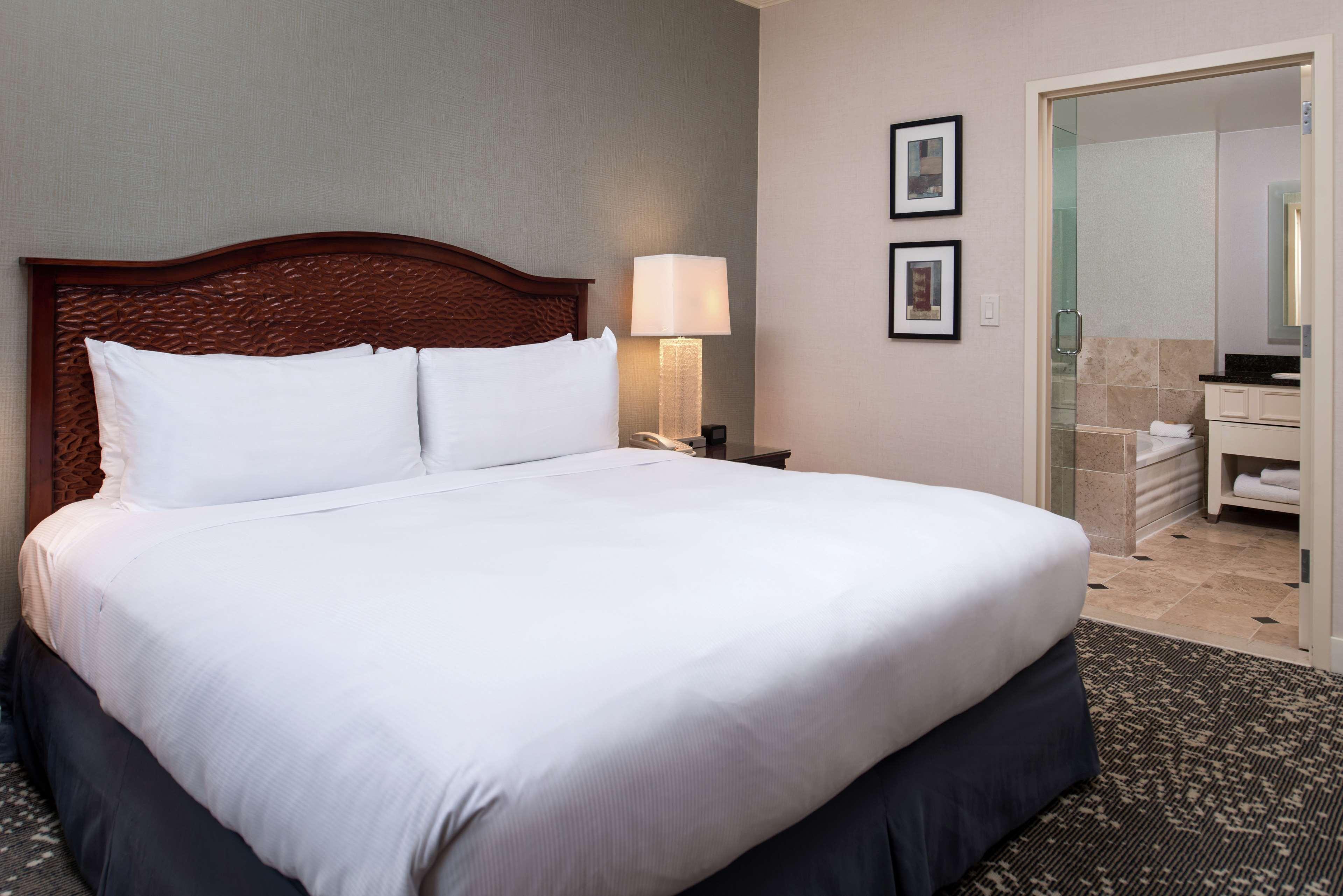 Отель Hilton San Antonio Hill Country Экстерьер фото