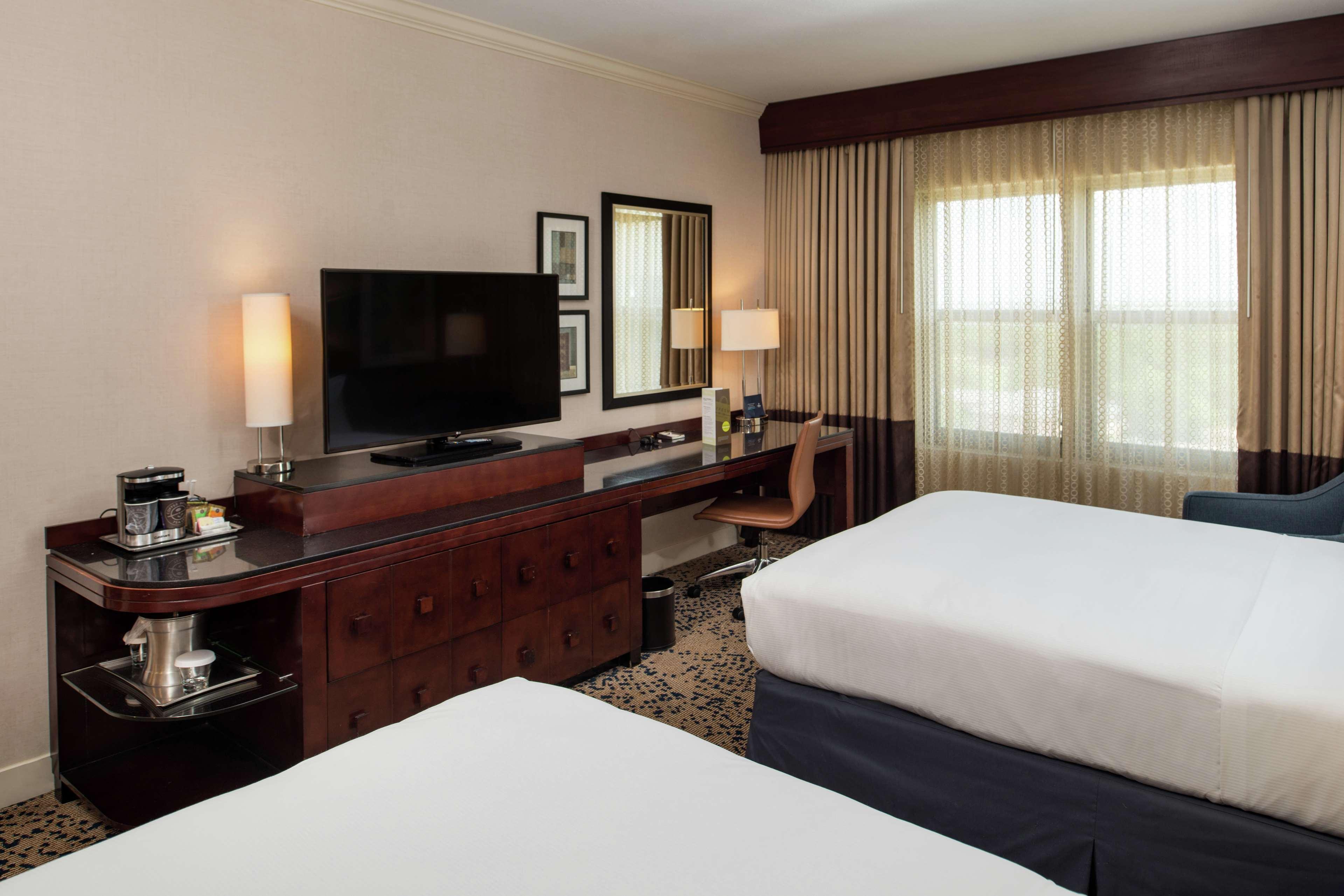 Отель Hilton San Antonio Hill Country Экстерьер фото