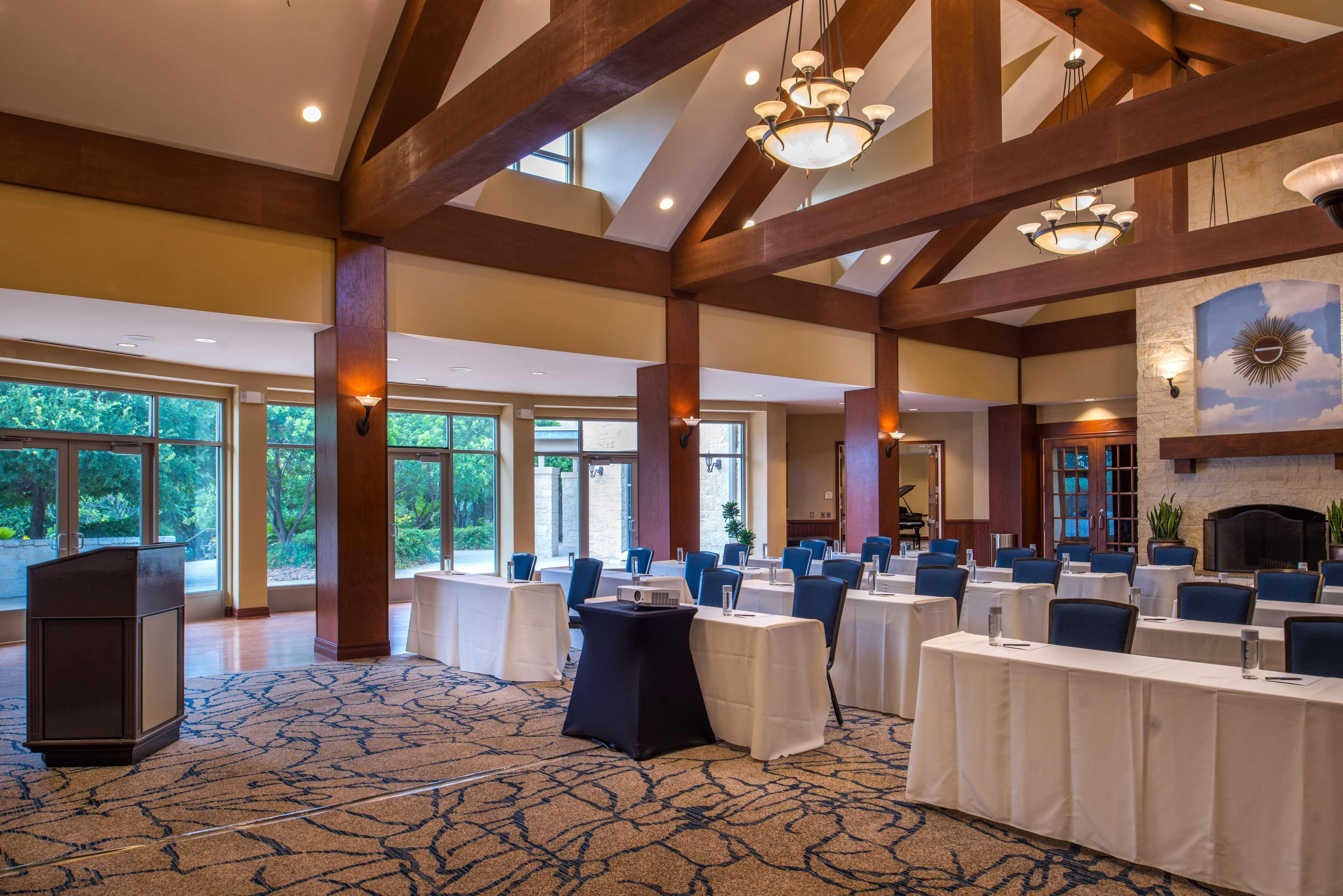 Отель Hilton San Antonio Hill Country Экстерьер фото