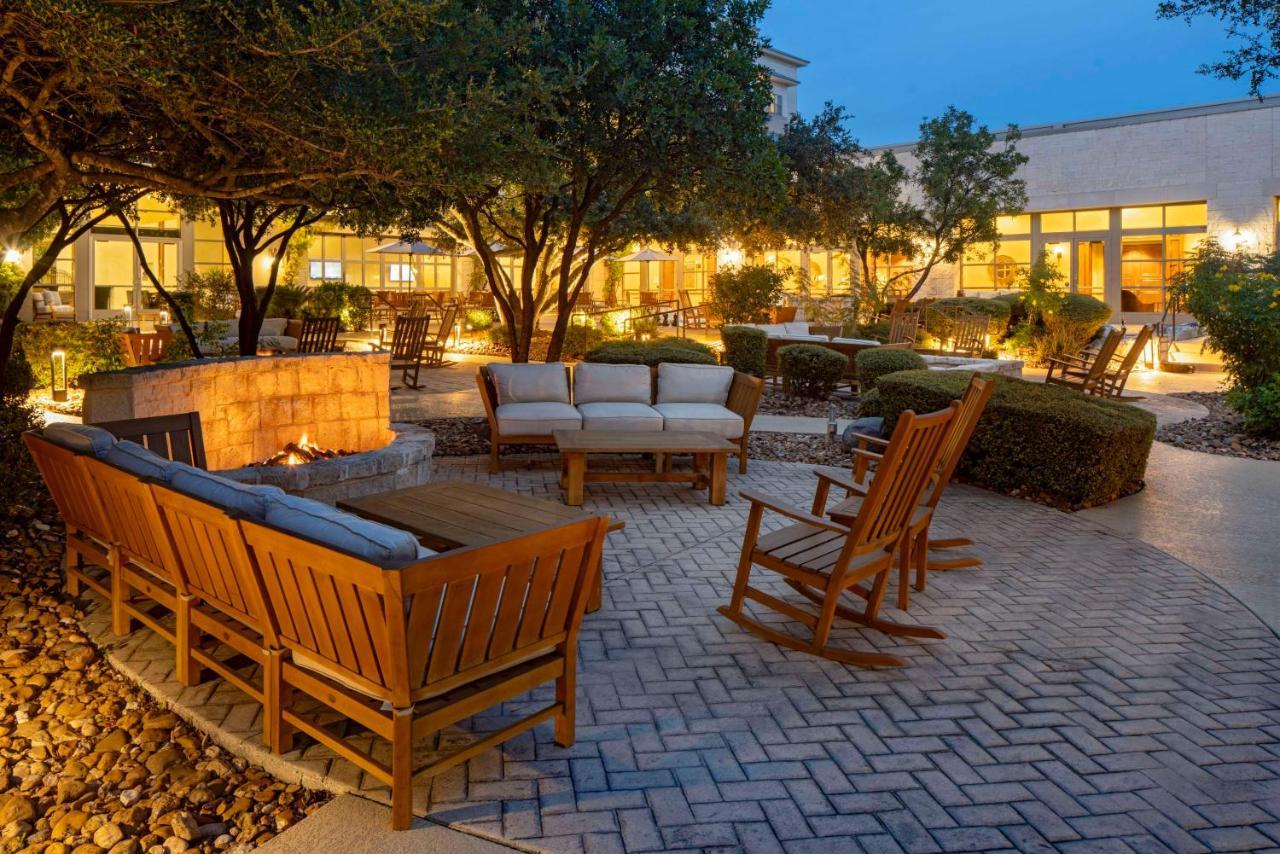 Отель Hilton San Antonio Hill Country Экстерьер фото