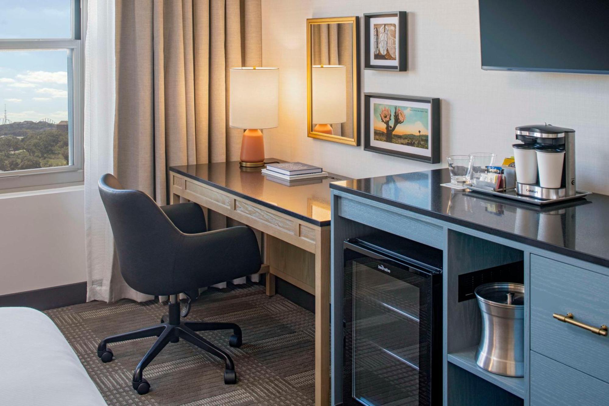 Отель Hilton San Antonio Hill Country Экстерьер фото