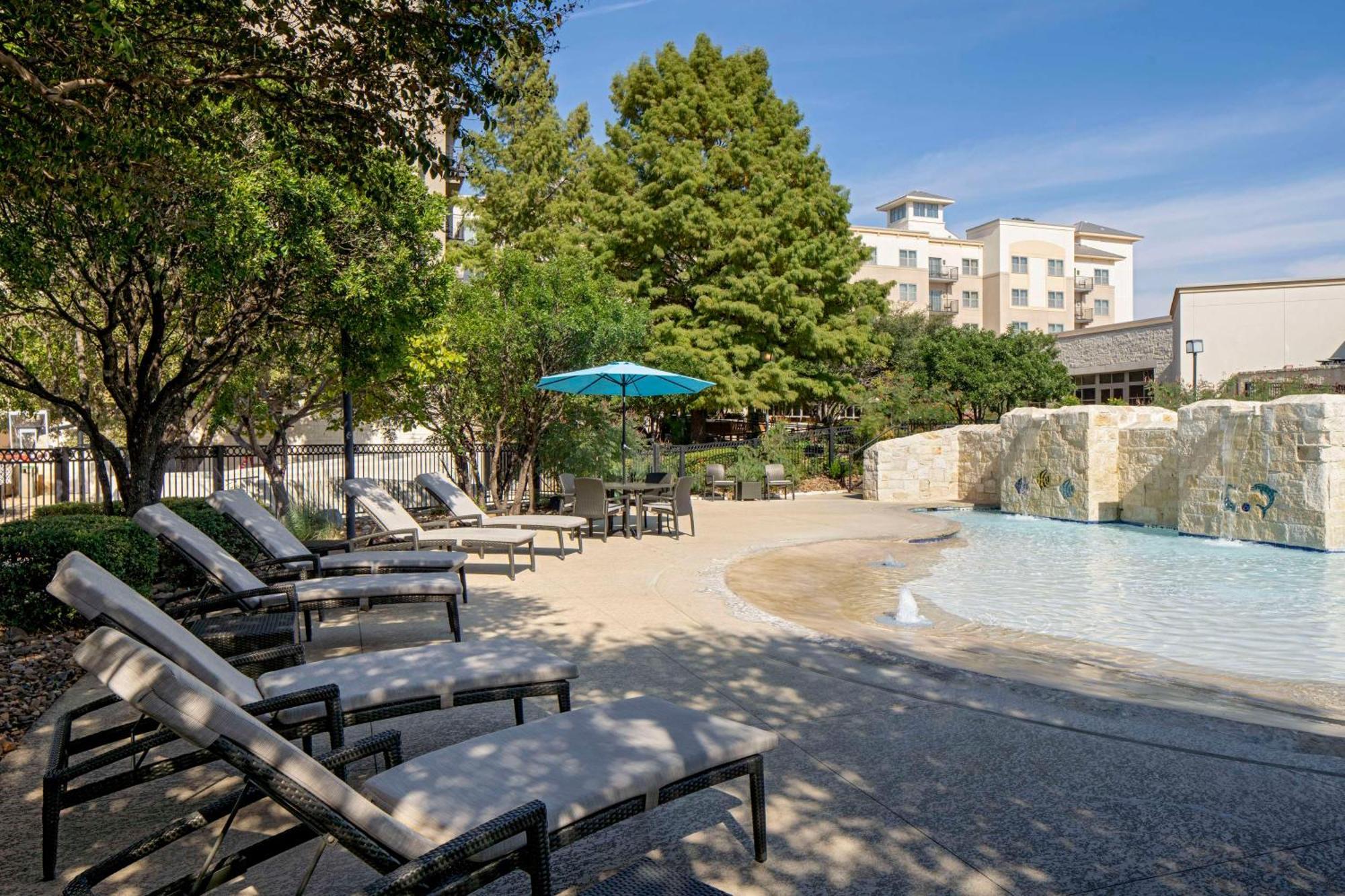 Отель Hilton San Antonio Hill Country Экстерьер фото