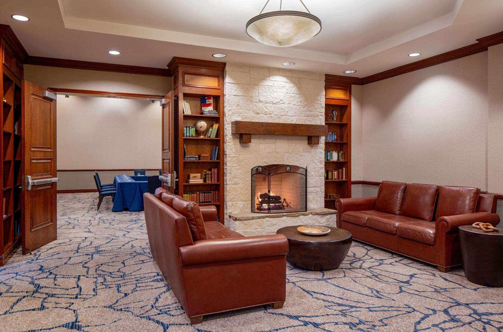 Отель Hilton San Antonio Hill Country Экстерьер фото