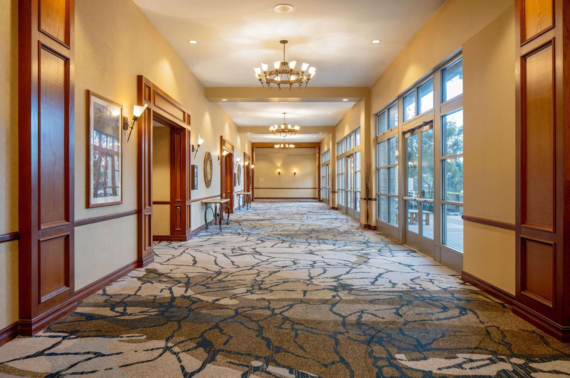 Отель Hilton San Antonio Hill Country Экстерьер фото