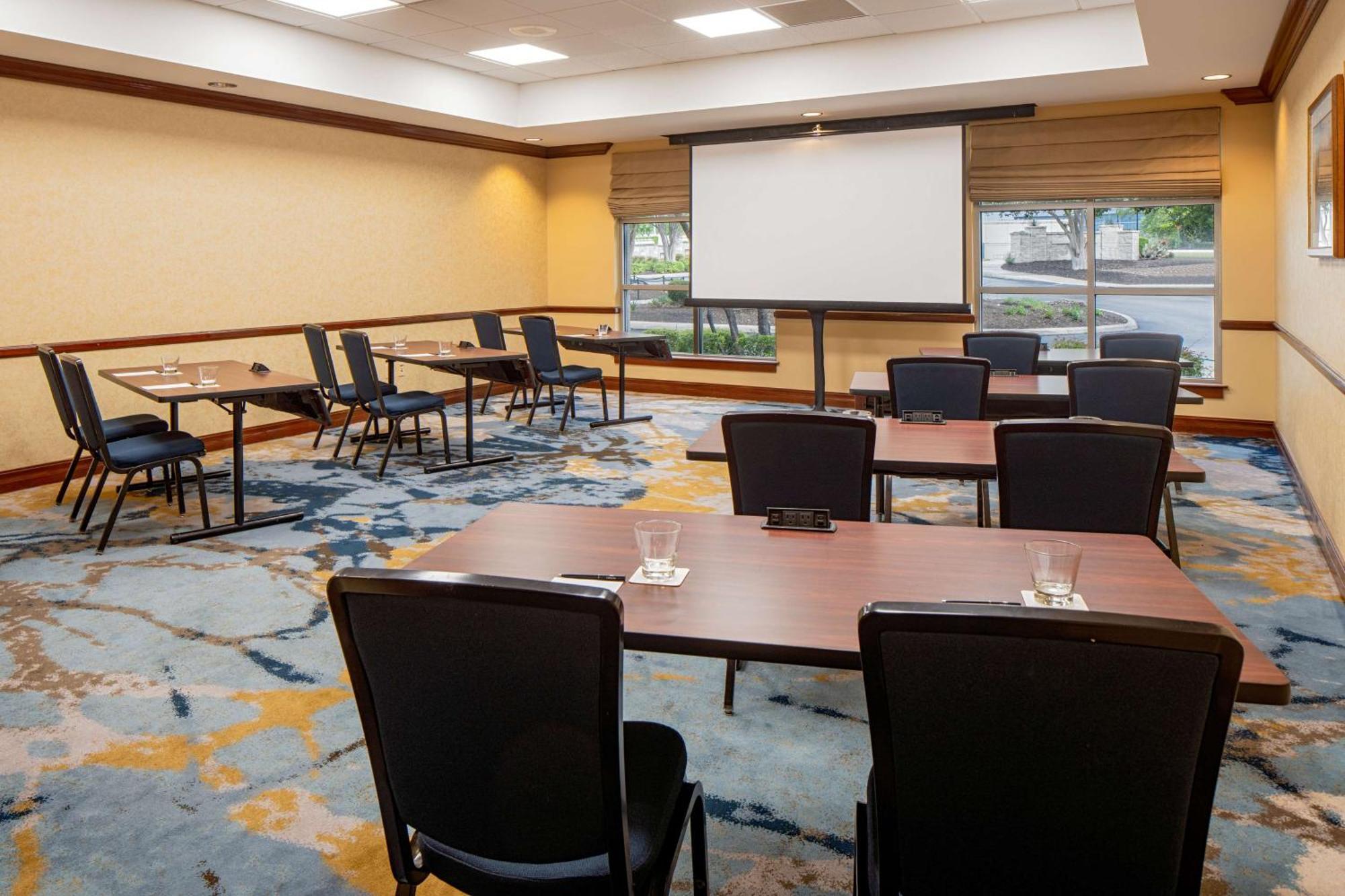 Отель Hilton San Antonio Hill Country Экстерьер фото