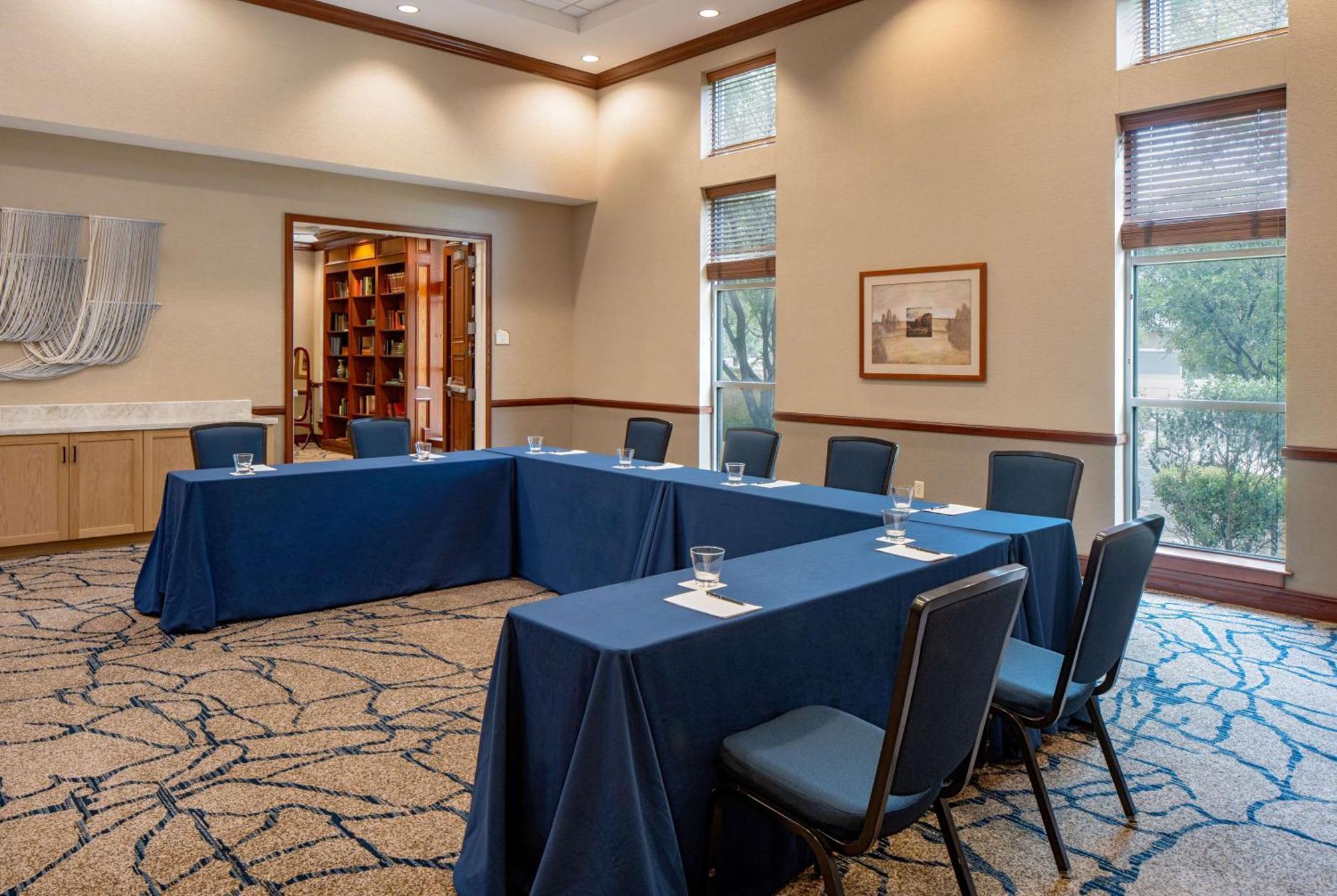 Отель Hilton San Antonio Hill Country Экстерьер фото