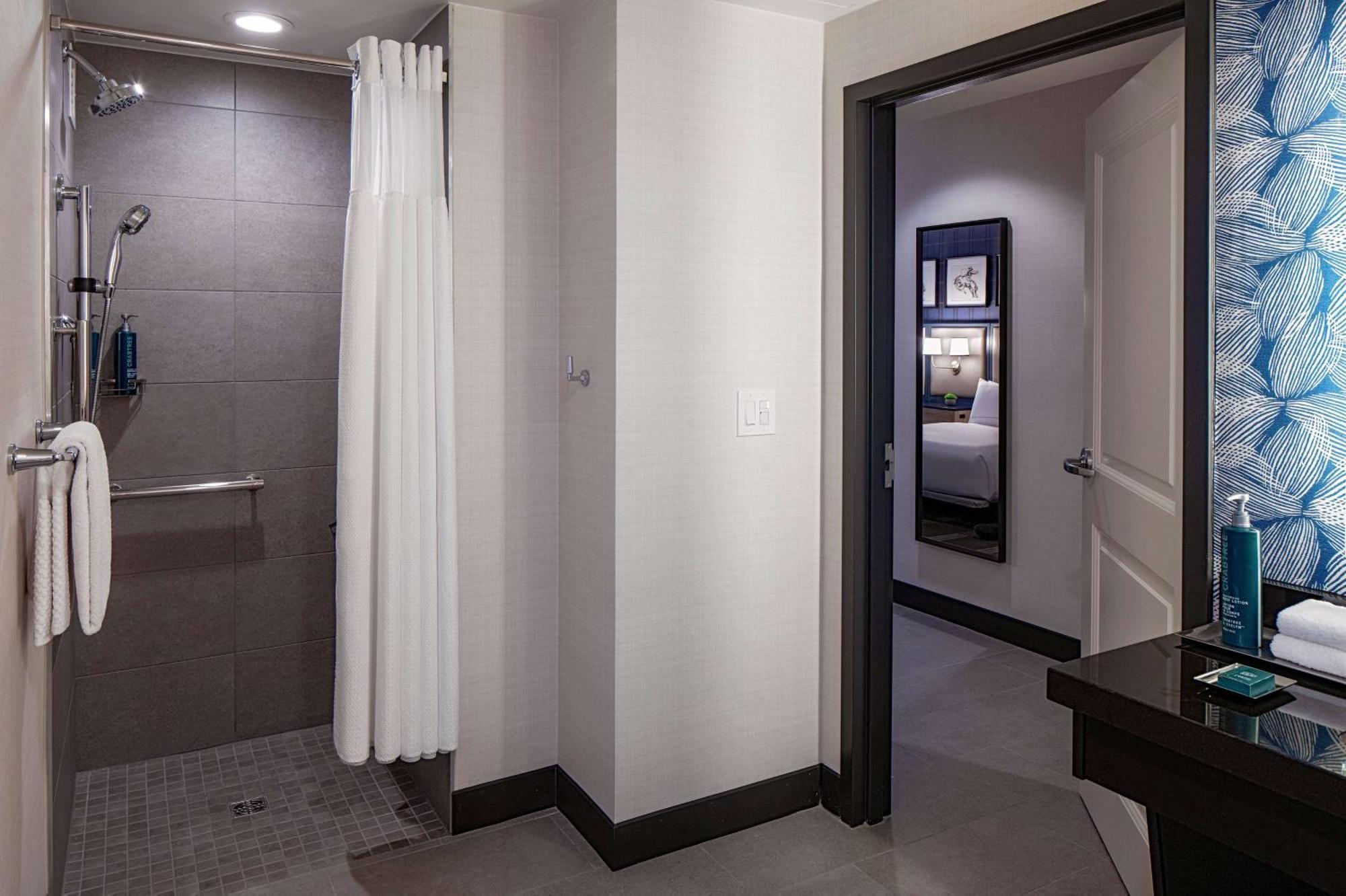 Отель Hilton San Antonio Hill Country Экстерьер фото