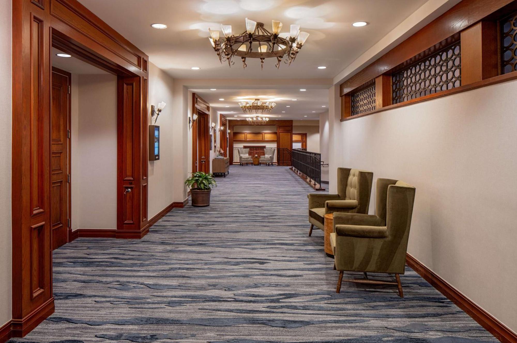 Отель Hilton San Antonio Hill Country Экстерьер фото